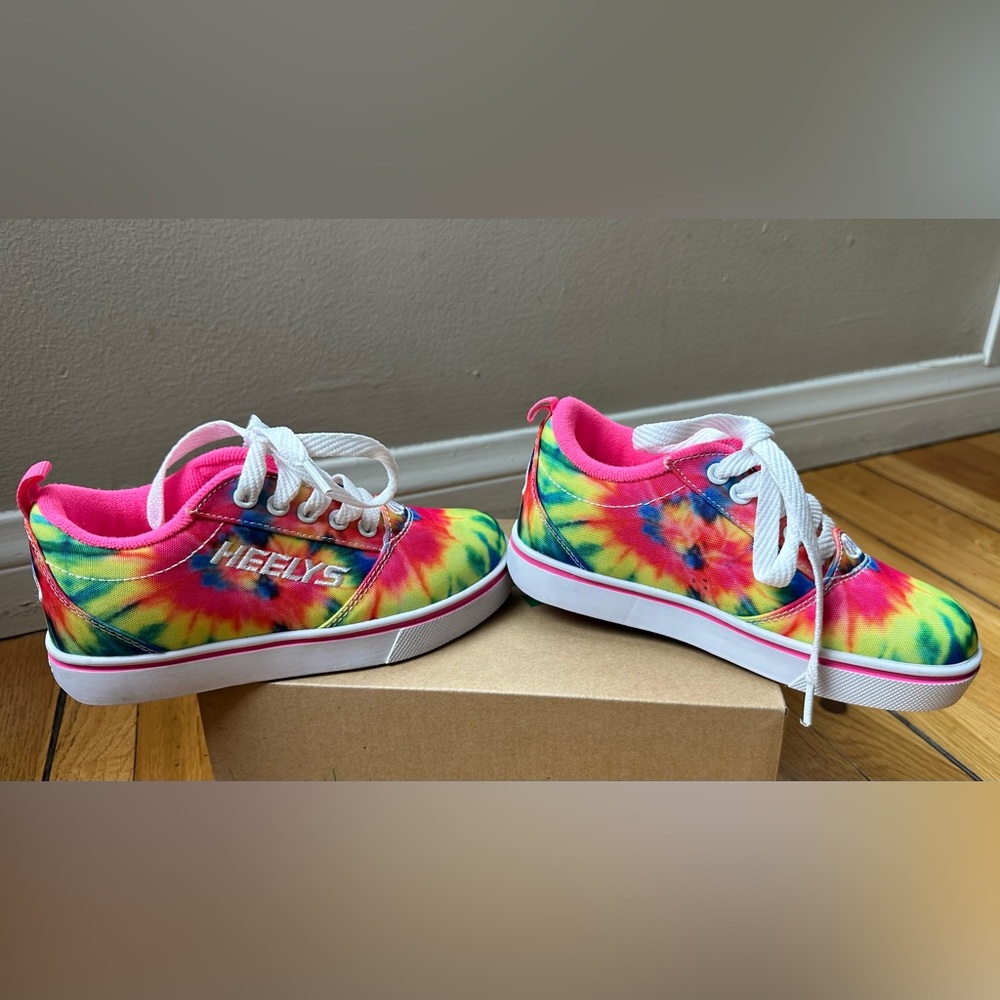 NWOT Heelys Pro20 skate shoe youth size 13C in pink yellow green blue tie dye